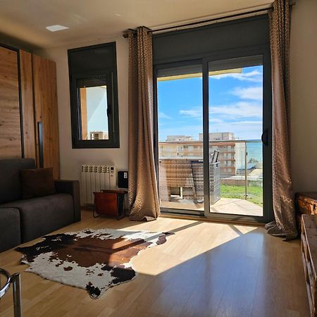 Apartment Beach Front Canet Canet De Mar Eksteriør billede