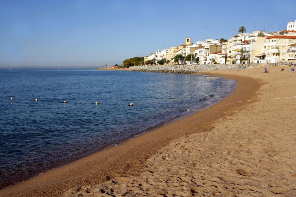 Apartment Beach Front Canet Canet De Mar Eksteriør billede