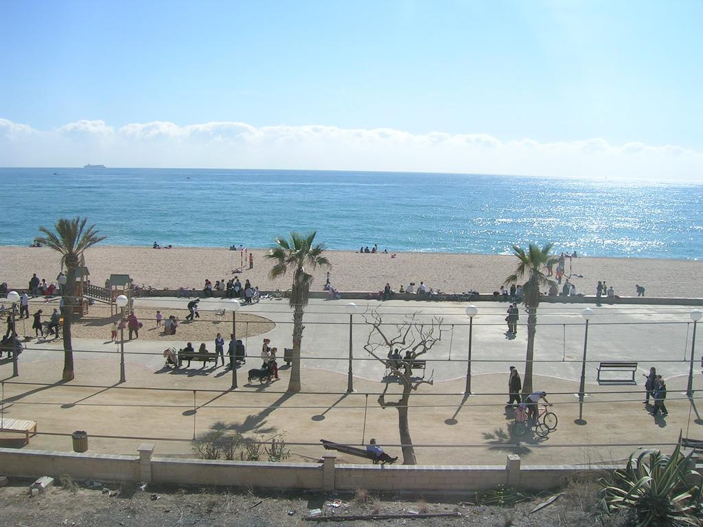 Apartment Beach Front Canet Canet De Mar Eksteriør billede