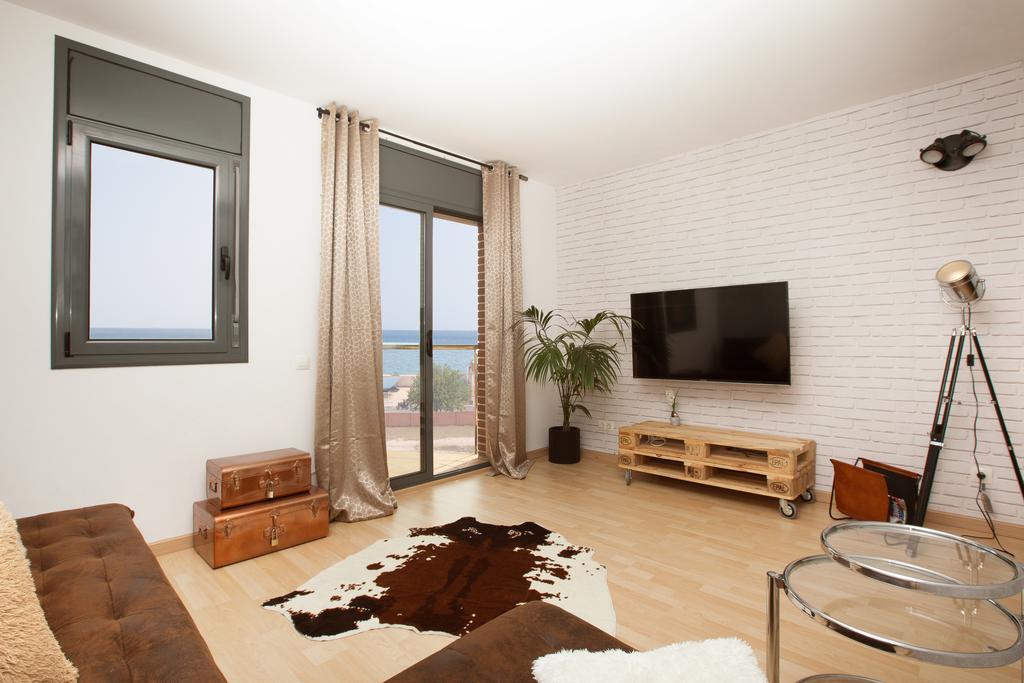 Apartment Beach Front Canet Canet De Mar Eksteriør billede