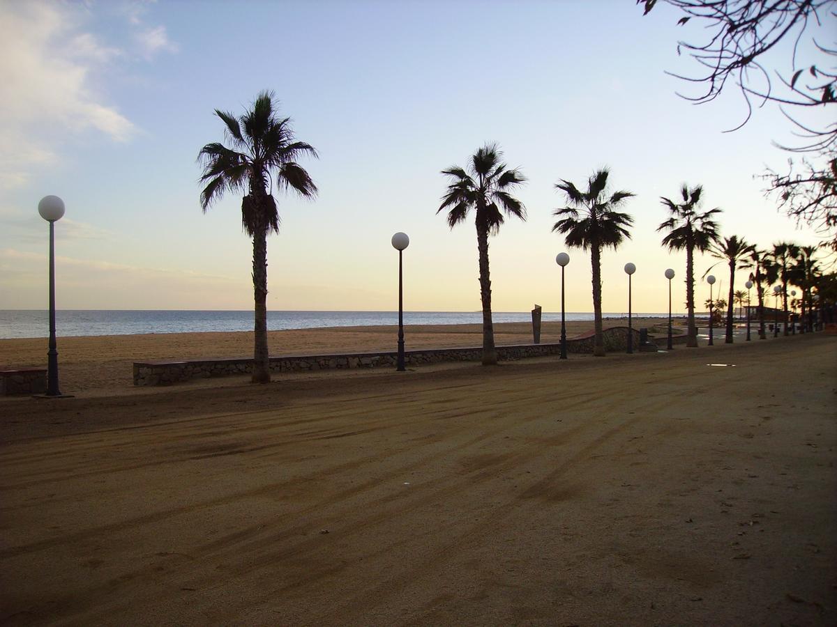 Apartment Beach Front Canet Canet De Mar Eksteriør billede