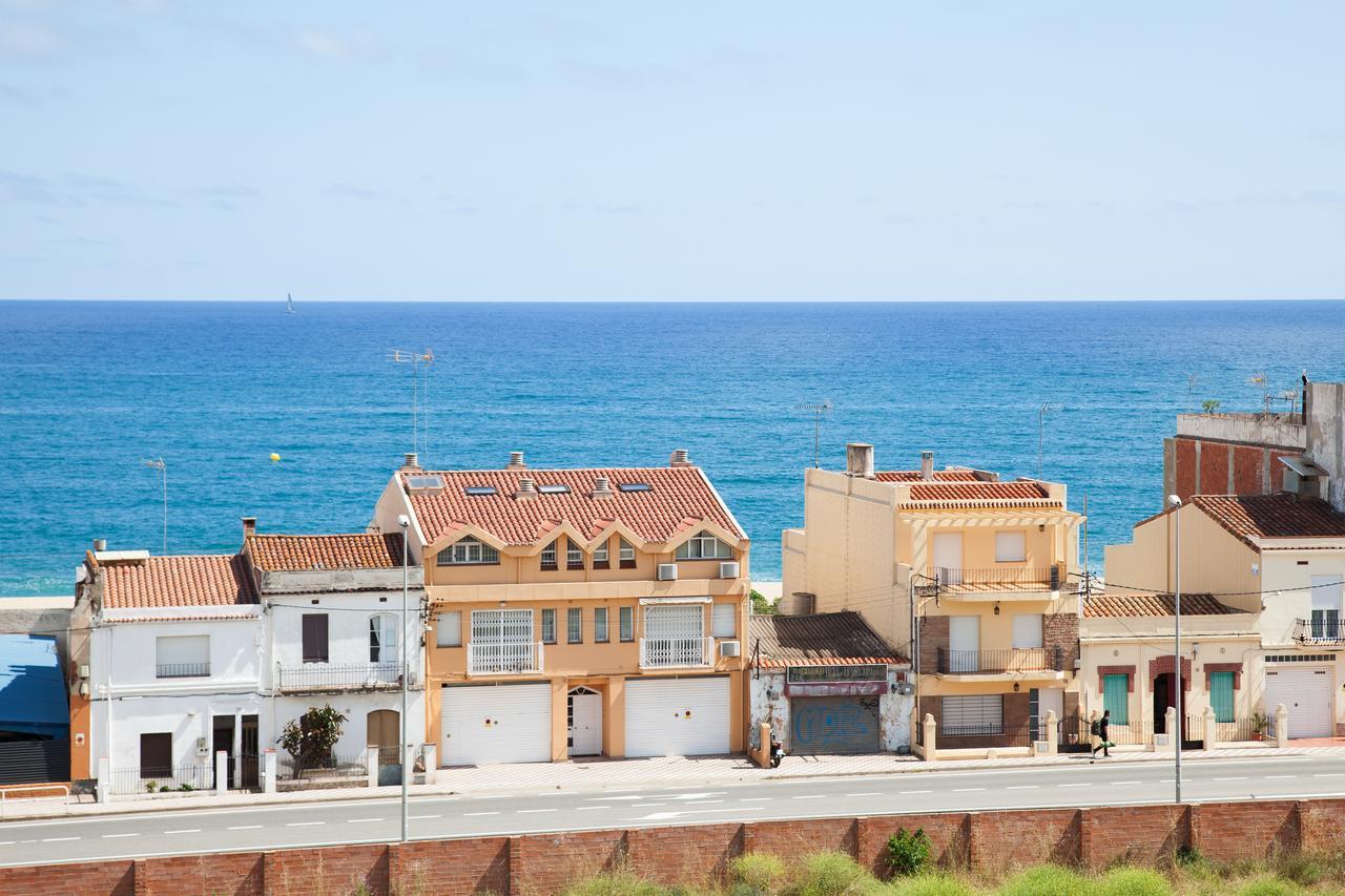 Apartment Beach Front Canet Canet De Mar Eksteriør billede